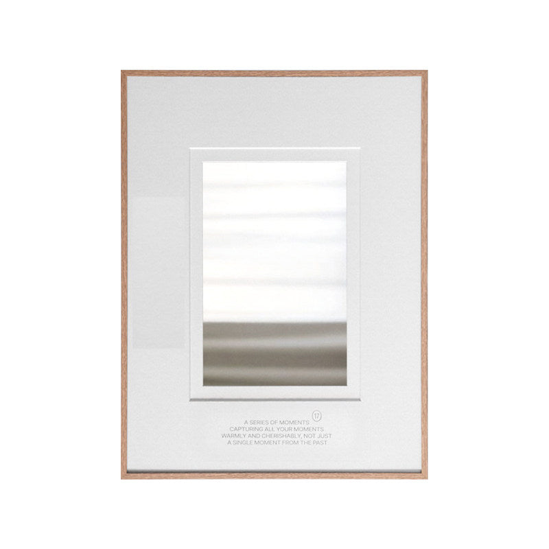 Franse wandspiegel met walnotenhouten frame – Vintage decoratie uit het midden van de vorige eeuw in een minimalistische stijl 0