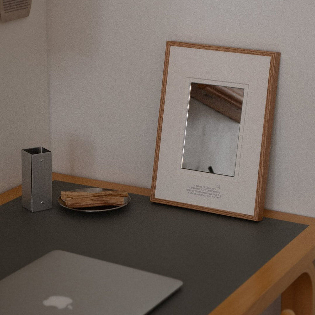 Franse wandspiegel met walnotenhouten frame – Vintage decoratie uit het midden van de vorige eeuw in een minimalistische stijl 7