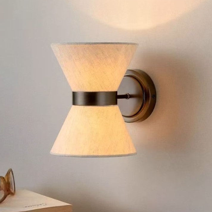 Minimalistische wandlamp gemaakt van wabi-sabi stof. 1