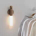 Moderne bewegingssensorlamp LightFlow | LED, warm wit, hout, USB oplaadbaar 2