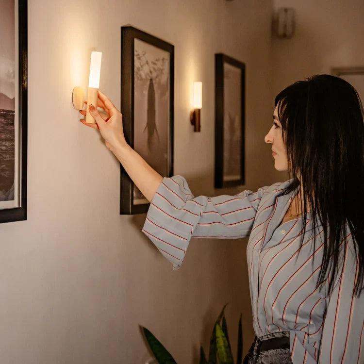 Moderne bewegingssensorlamp LightFlow | LED, warm wit, hout, USB oplaadbaar 5