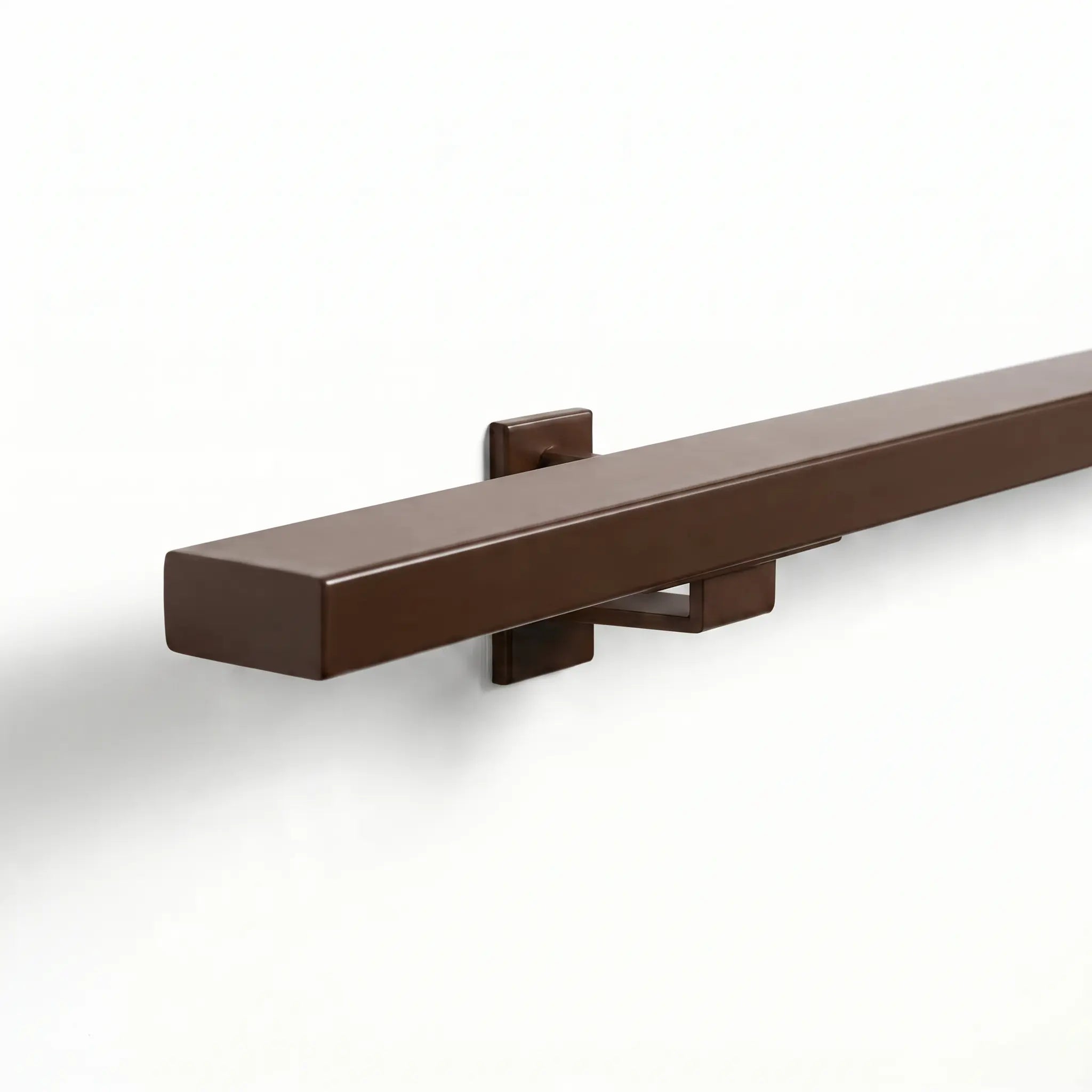 Stalen trapleuning Terra Brown STAALFABRIQ with rectangular, seamless design, 40x20mm, RAL 8028 color, close-up view