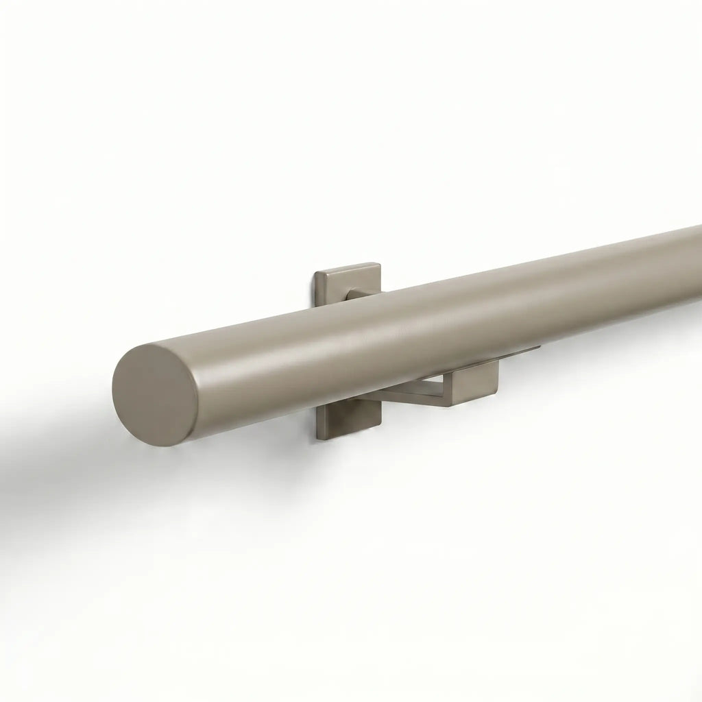 STAALFABRIQ greige round seamless 30mm stair railing trapleuning with a smooth finish, shown in RAL 1019 color.