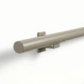 Naadloze stalen trapleuning Greige rond 30mm, close-up - Staalfabriq