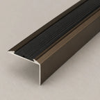Brons trapneusprofiel from STAALFABRIQ showing a smooth, curved metal profile used for construction or finishing applications.