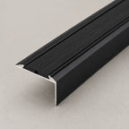 Black stair nose profile by STAALFABRIQ, featuring a sleek, smooth trapneusprofiel design suitable for flooring transitions.