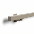 Naadloze stalen trapleuning Greige vierkant 30x30mm, close-up - Staalfabriq