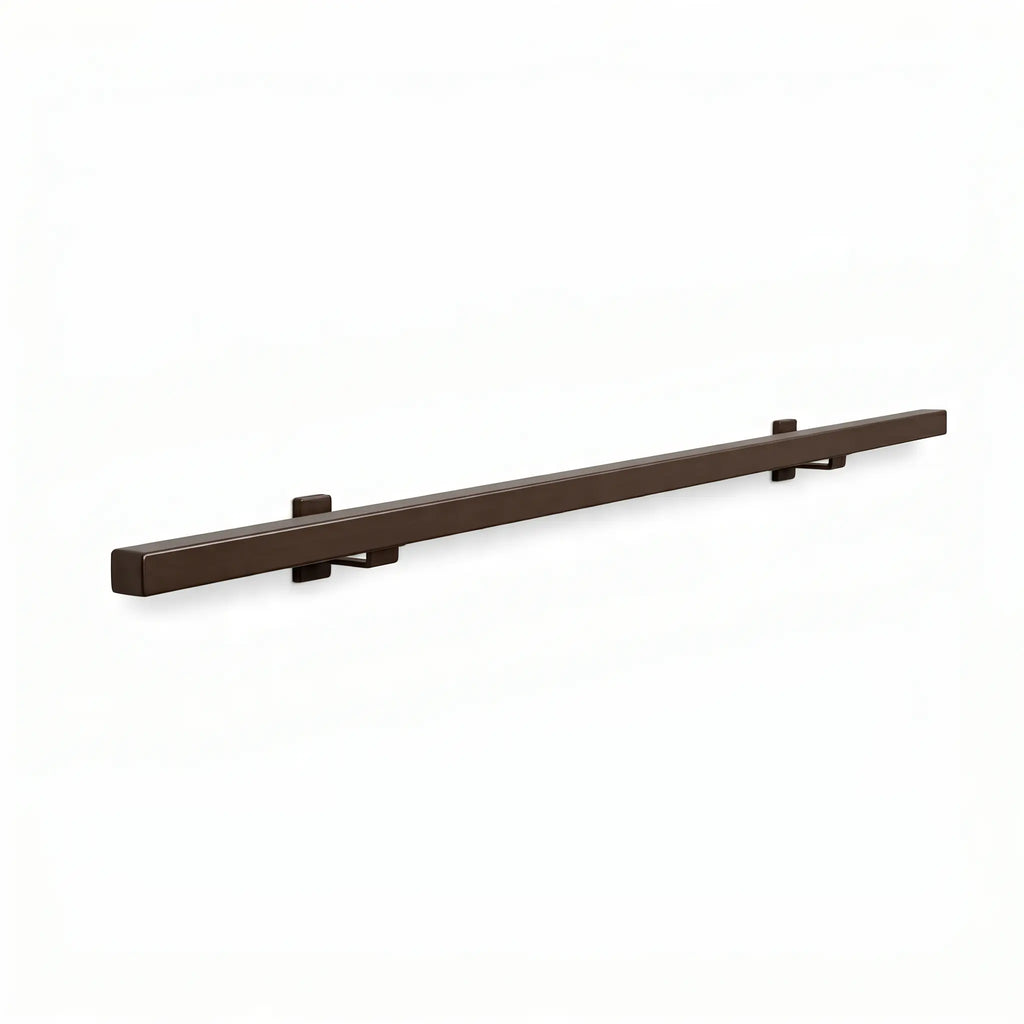 Stalen trapleuning Terra Brown vierkante naadloze railing van STAALFABRIQ, 30x30mm, RAL8028 kleur, zichtbaar in de afbeelding.